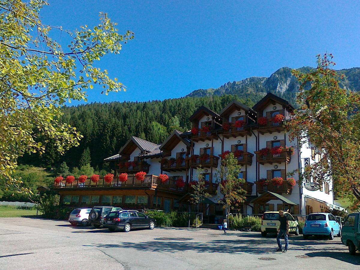 Kapriol Otel Castello Tesino Dış mekan fotoğraf