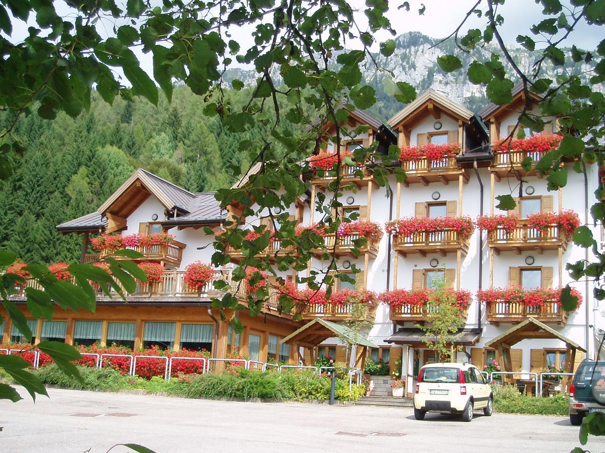 Kapriol Otel Castello Tesino Dış mekan fotoğraf