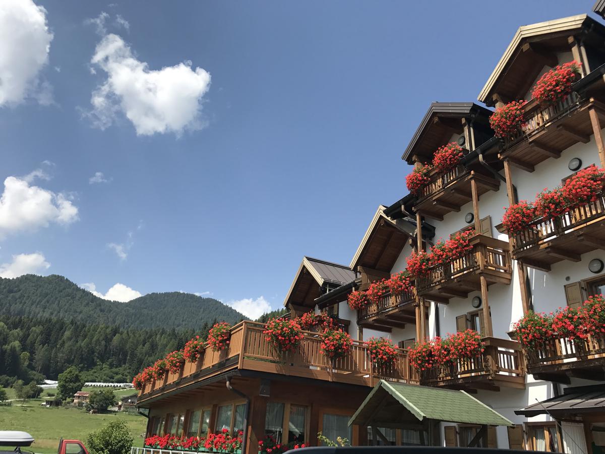Kapriol Otel Castello Tesino Dış mekan fotoğraf